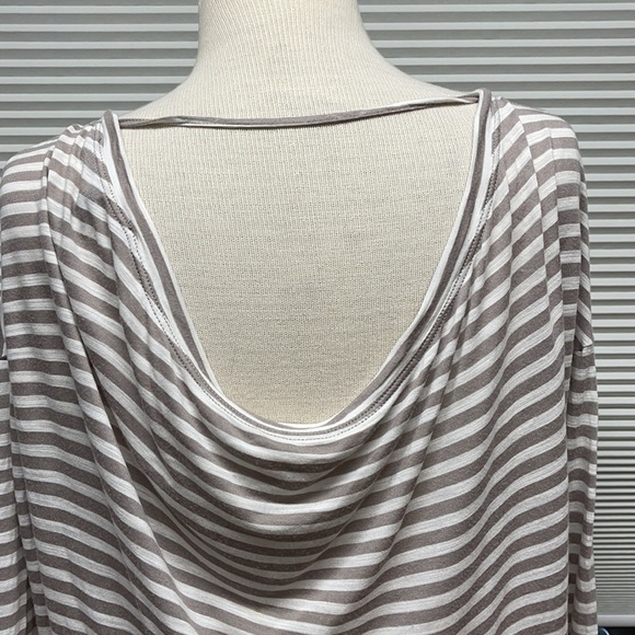 BCBGMaxAzria Striped Long Sleeve Draped Back Top Size Small - Picture 5 of 10